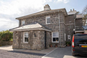 Church Farmhouse - Castle View (4 bedroom) & Church View (2 bedroom)